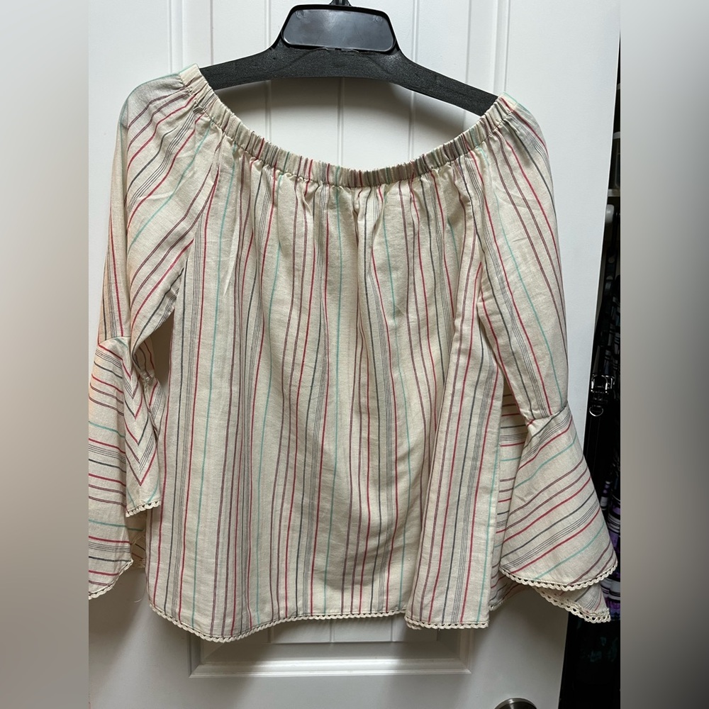 Solitaire, M, off white multicolored top.